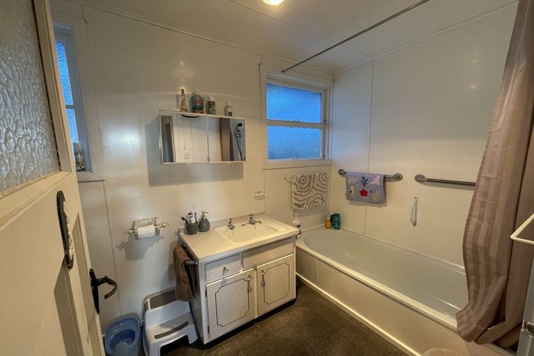 Photo of property in 17 Queen Street, Winton, 9720