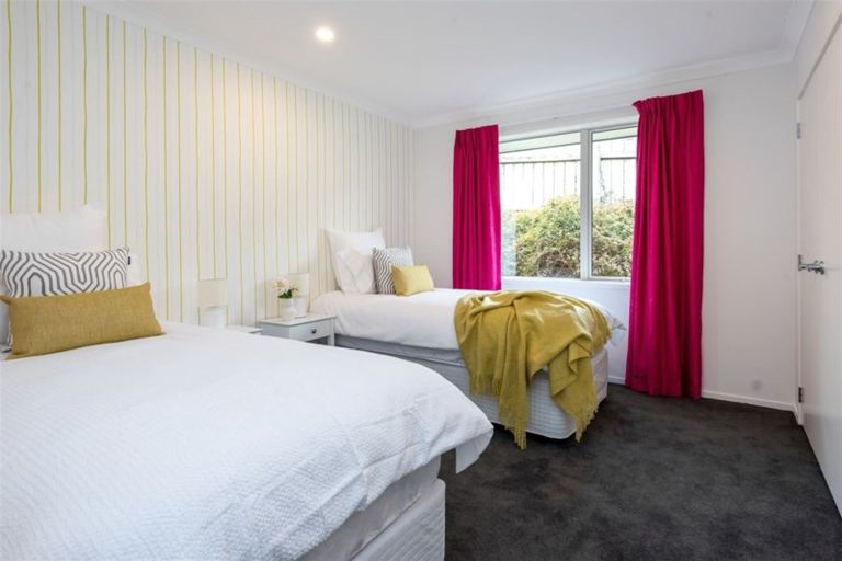 Photo of property in 98 Beach Road, Mellons Bay, Auckland, 2014