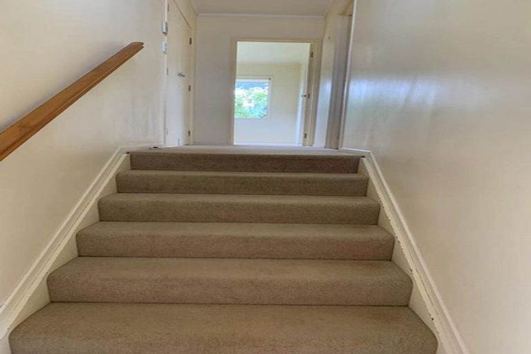 Photo of property in 36 Kiteroa Terrace, Rothesay Bay, Auckland, 0630