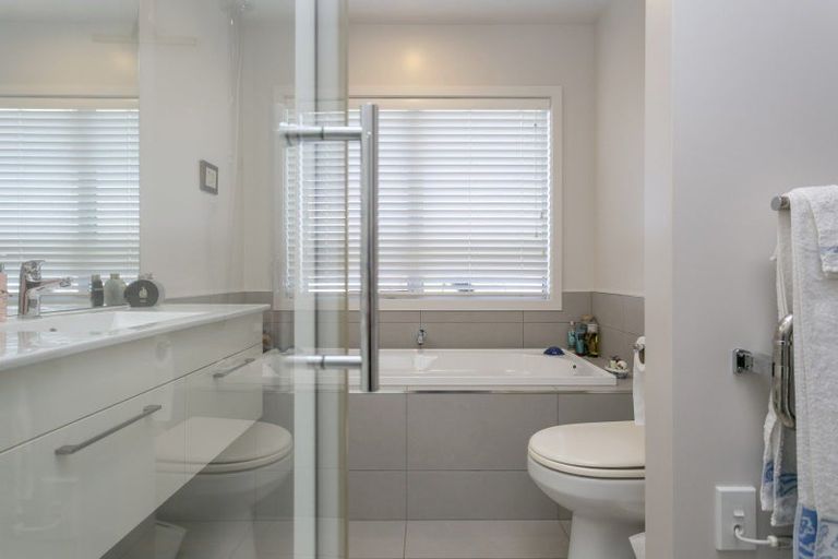 Photo of property in 1 Noumea Drive, Rangatira Park, Taupo, 3330