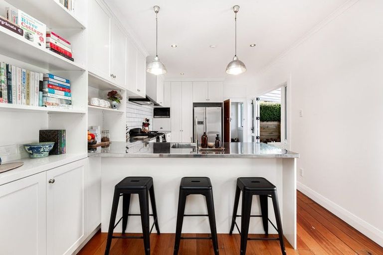 Photo of property in 13 Firth Terrace, Karori, Wellington, 6012