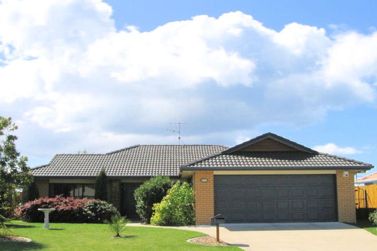 Photo of property in 7 Mcleod Place, Papamoa Beach, Papamoa, 3118
