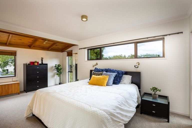 Photo of property in 20 Sequoia Grove, Merrilands, New Plymouth, 4312
