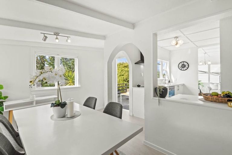 Photo of property in 5 Lyons Avenue, Murrays Bay, Auckland, 0630