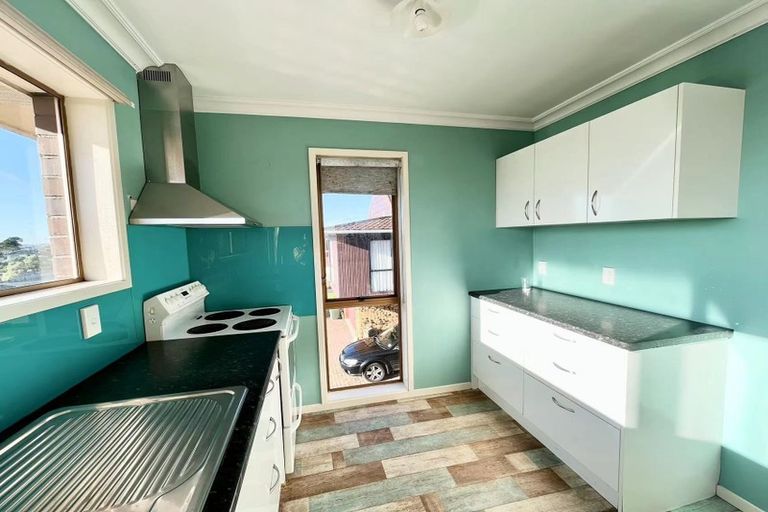 Photo of property in 1/4 Lydford Place, Glendene, Auckland, 0602