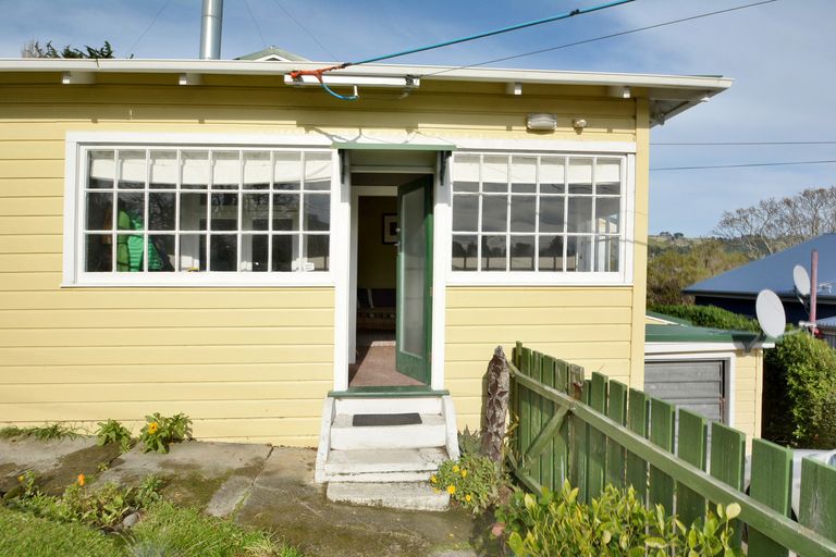 Photo of property in 12 Gorman Street, Macandrew Bay, Dunedin, 9014