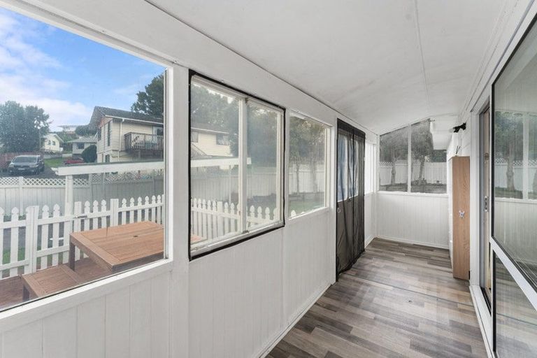 Photo of property in 33a Lilburn Crescent, Massey, Auckland, 0614