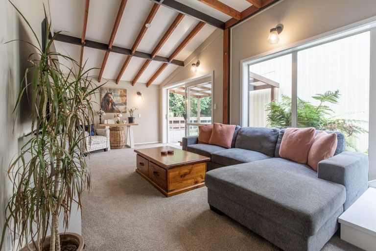 Photo of property in 19 Rathbone Street, Waipawa, 4210