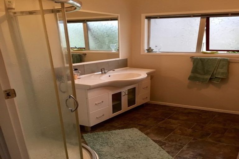 Photo of property in 13 Wilkinson Way, Browns Bay, Auckland, 0630