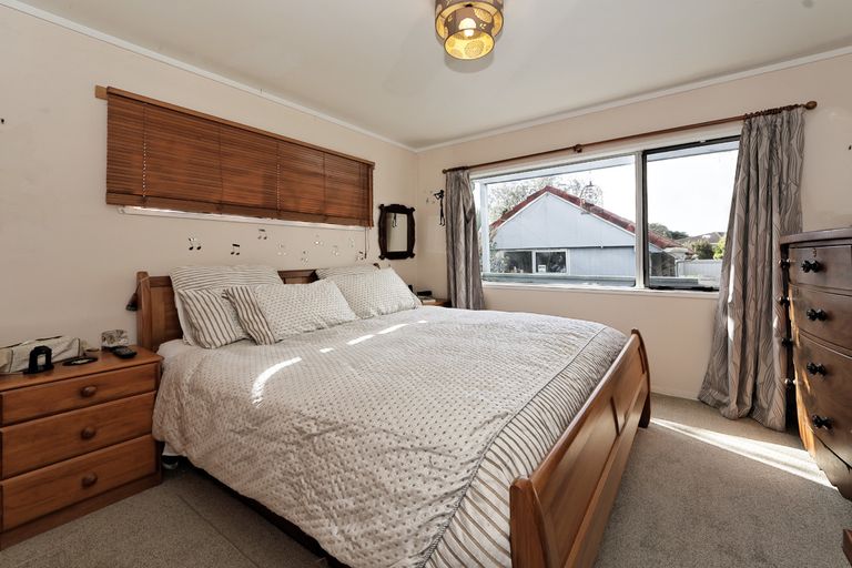 Photo of property in 60 Lynn Road, Bayview, Auckland, 0629