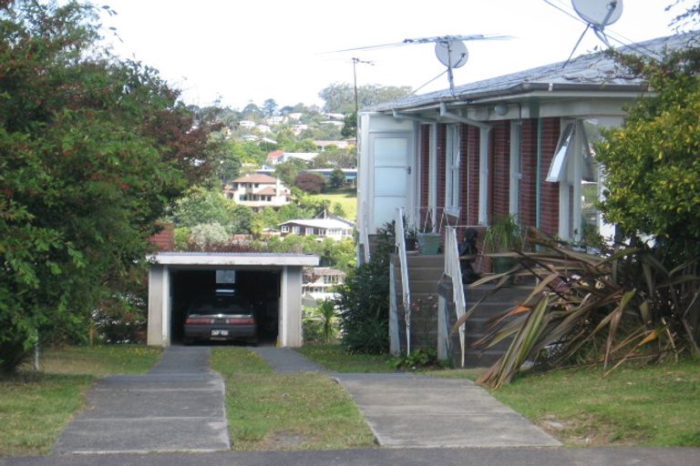 Photo of property in 2/18 Knights Road, Rothesay Bay, Auckland, 0630