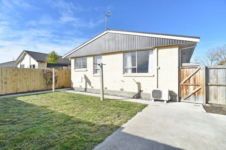 Photo of property in 17a Queenspark Drive, Parklands, Christchurch, 8083