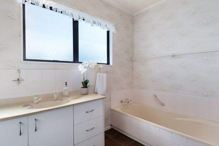 Photo of property in 87 Harbour View Road, Omokoroa, 3114