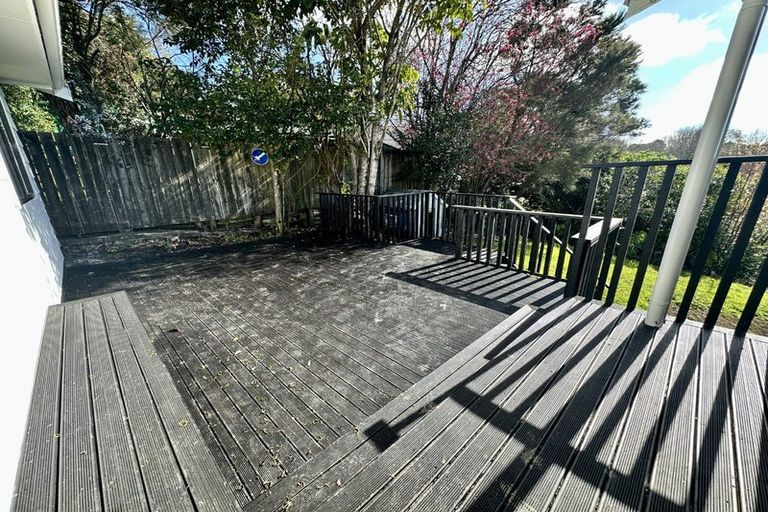 Photo of property in 16 Zingaro Place, Massey, Auckland, 0614