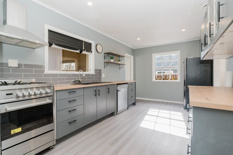 Photo of property in 9 Totara Drive, St Andrews, Hamilton, 3200