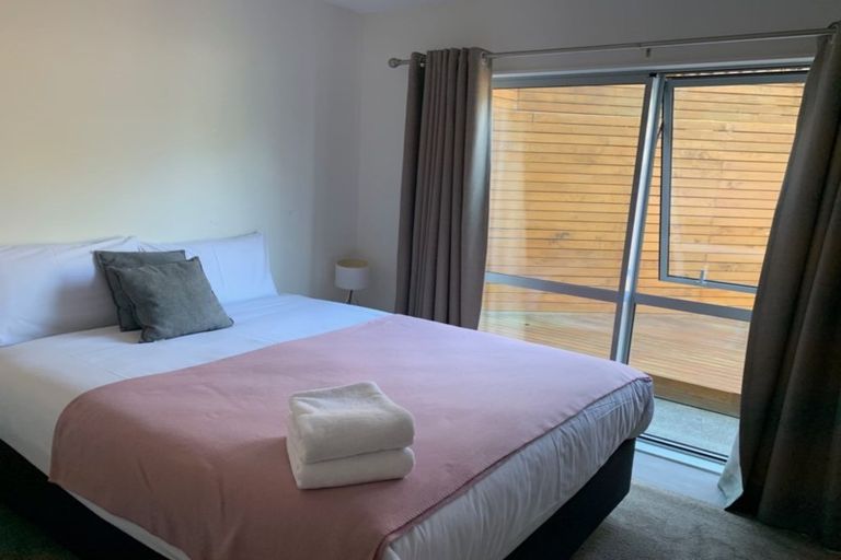 Photo of property in 50 Corricvale Way, Northcross, Auckland, 0630