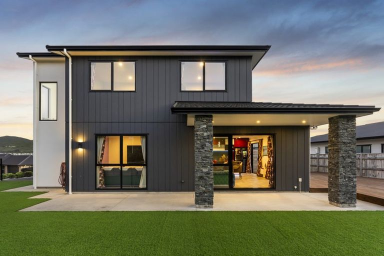 Photo of property in 2 Opaoa Way, Aotea, Porirua, 5024