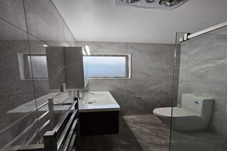 Photo of property in 3 Arde Place, Massey, Auckland, 0614