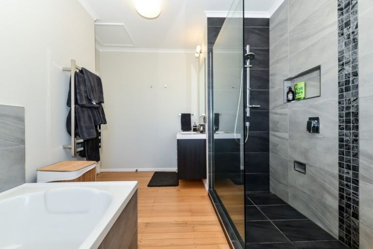 Photo of property in 24 Bretton Terrace, Hillcrest, Hamilton, 3216