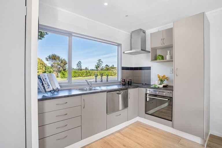 Photo of property in 1/1 Golf Road, New Lynn, Auckland, 0600