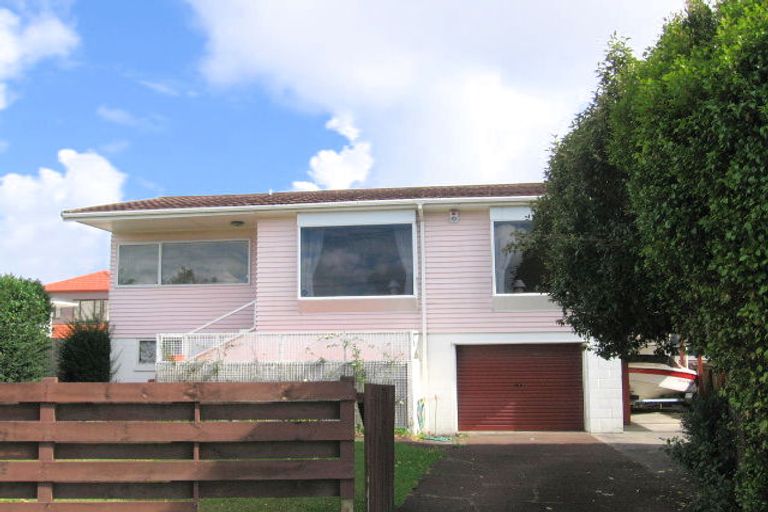 Photo of property in 872 East Coast Road, Northcross, Auckland, 0630
