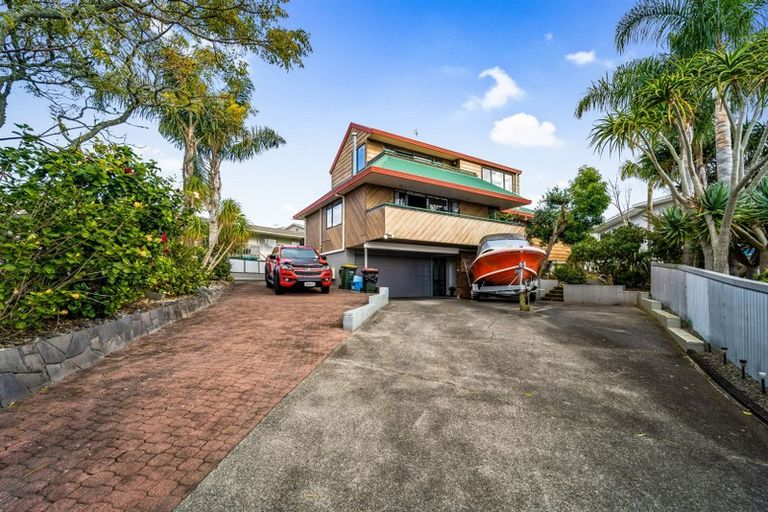 Photo of property in 7 Fairway Avenue, Red Beach, 0932
