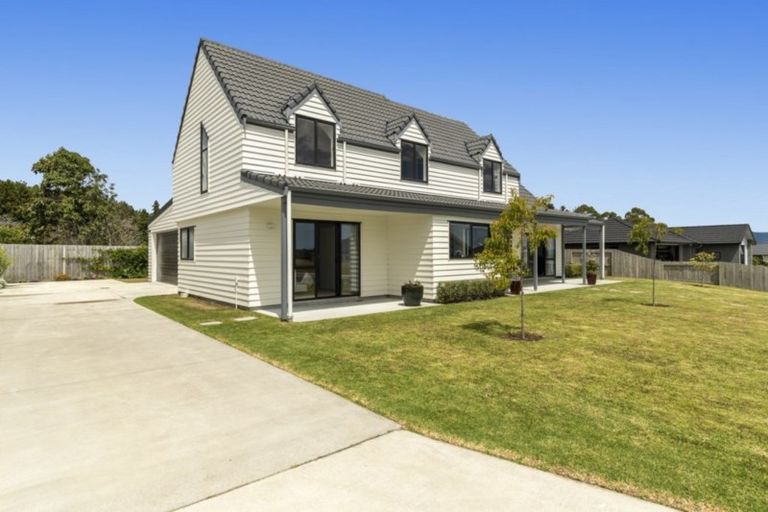 Photo of property in 28 Charlotte Drive, Omokoroa, 3114