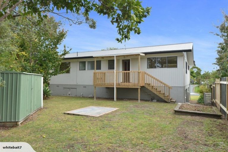 Photo of property in 1 Curlew Place, One Tree Point, 0118