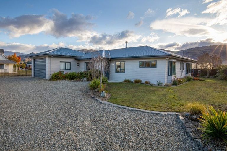 Photo of property in 6 Albert Drive, Clyde, 9330