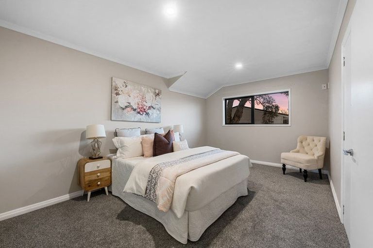 Photo of property in 4190a Great North Road, Glendene, Auckland, 0602