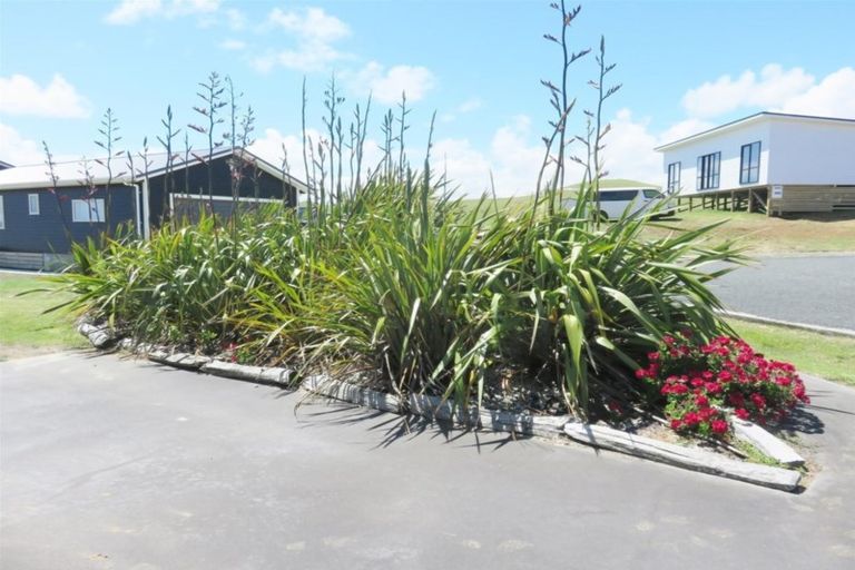 Photo of property in 1 Tua Tua Place, Baylys Beach, Dargaville, 0377