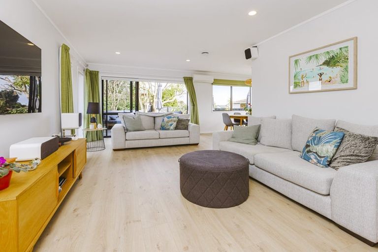 Photo of property in 9 Elrita Place, Conifer Grove, Takanini, 2112