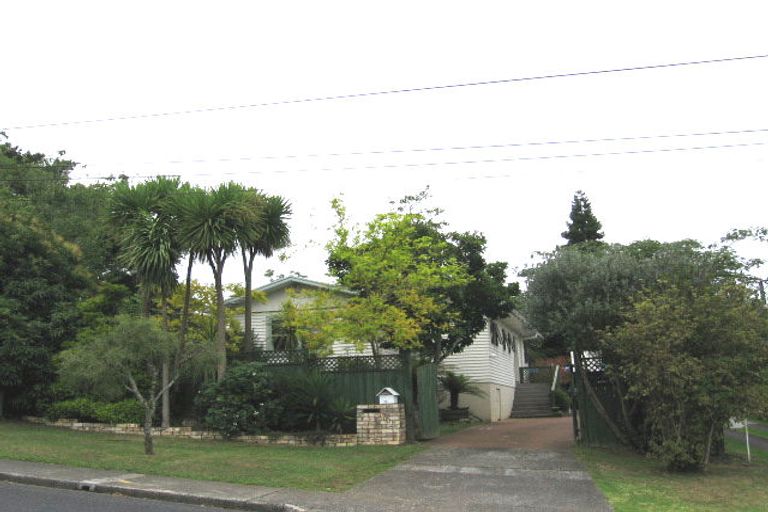 Photo of property in 75 Hillcrest Avenue, Hillcrest, Auckland, 0627