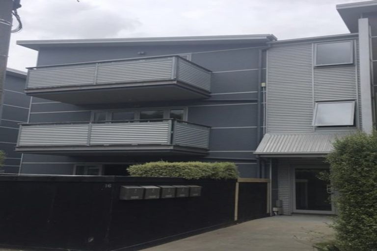 Photo of property in 10/16 Hutcheson Street, Sydenham, Christchurch, 8023