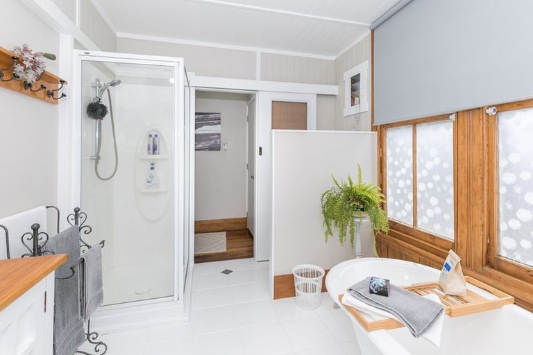 Photo of property in 106 Forest Lake Road, Forest Lake, Hamilton, 3200