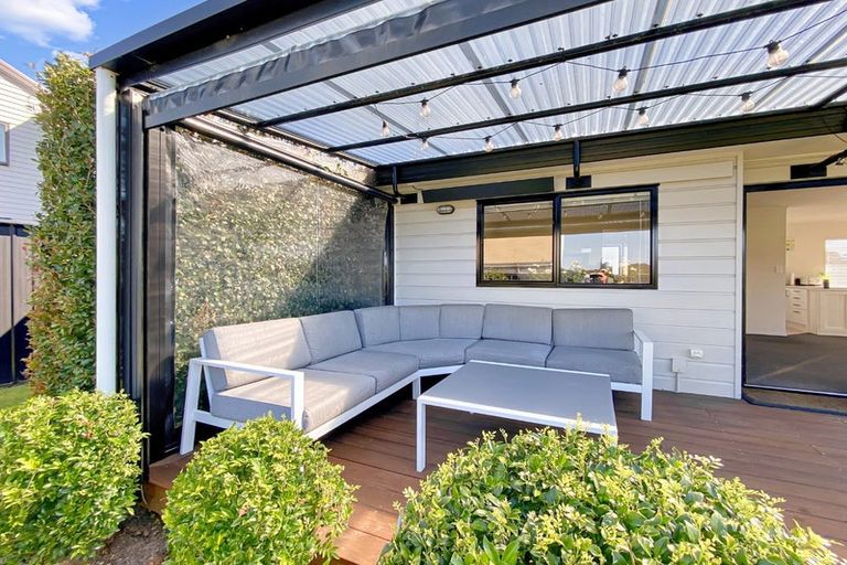 Photo of property in 19a Akoranga Drive, Northcote, Auckland, 0627