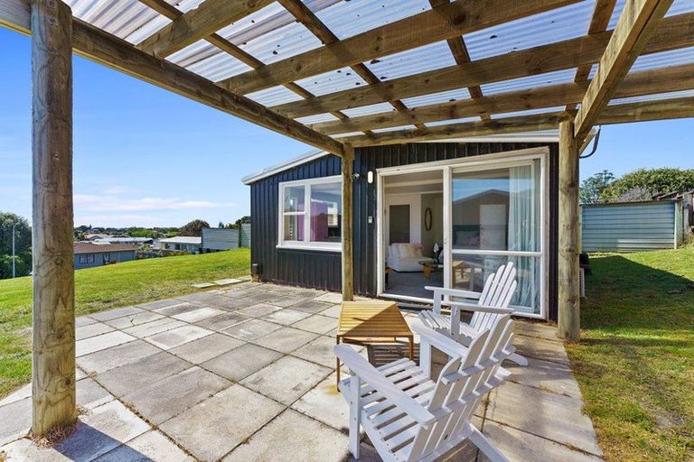 Photo of property in 19 Hicks Crescent, Waikanae Beach, Waikanae, 5036