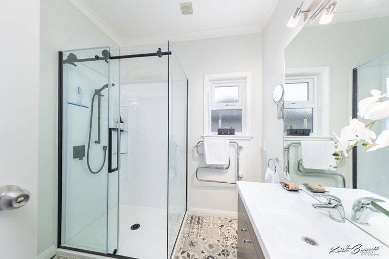 Photo of property in 1/25 Vincent Street, Waterloo, Lower Hutt, 5011