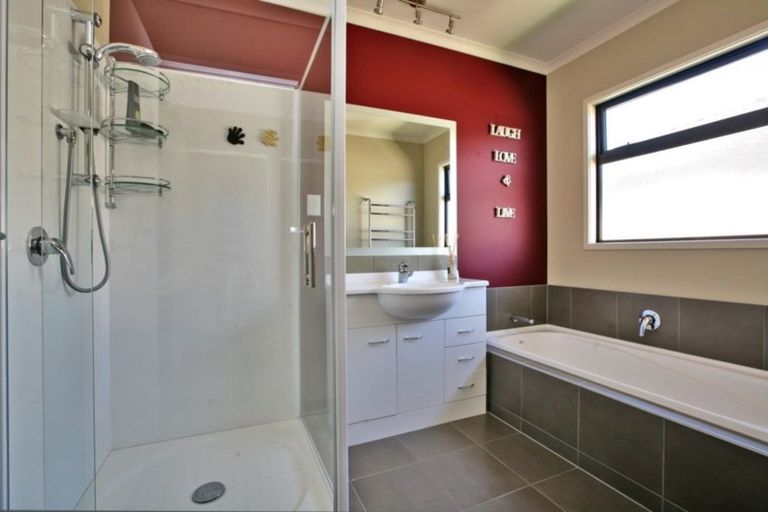 Photo of property in 14a Arbuckle Road, Frimley, Hastings, 4120