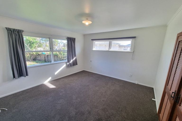 Photo of property in 12 Raglan Street, Mangere East, Auckland, 2024