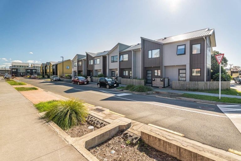 Photo of property in 13 Eileen Newey Place, Henderson, Auckland, 0612