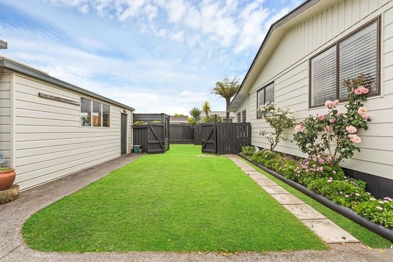 Photo of property in 9 Le Havre Place, Takanini, 2112