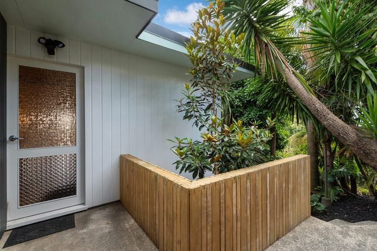 Photo of property in 2/35a Rangatira Road, Beach Haven, Auckland, 0626