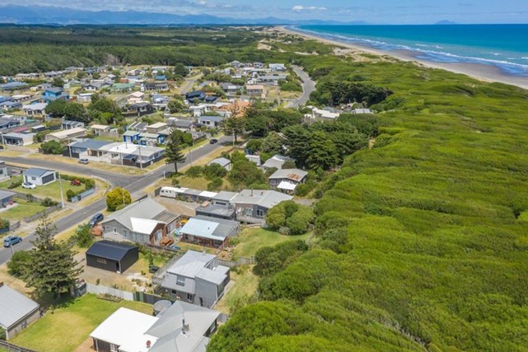 Photo of property in 14 Hunia Terrace, Himatangi Beach, Foxton, 4891