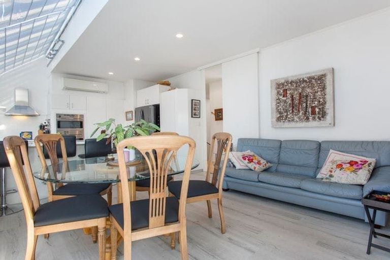 Photo of property in 2/14 Takutai Avenue, Bucklands Beach, Auckland, 2012