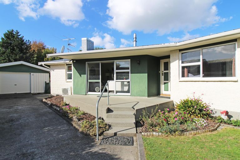 Photo of property in 78 Victoria Street, Carterton, 5713