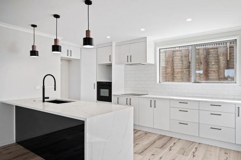 Photo of property in 2 Valley Heights Lane, Pukekohe, 2120