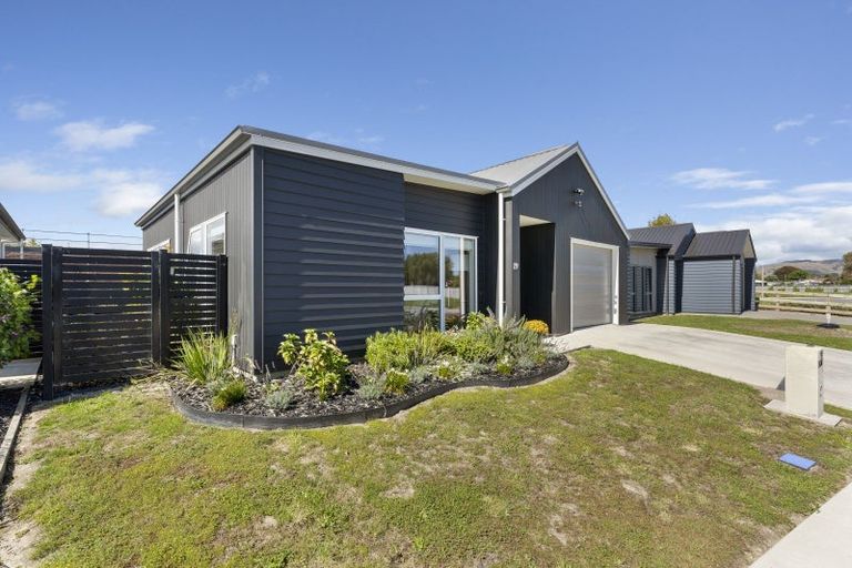 Photo of property in 19 Enereta Road, Otaki, 5512