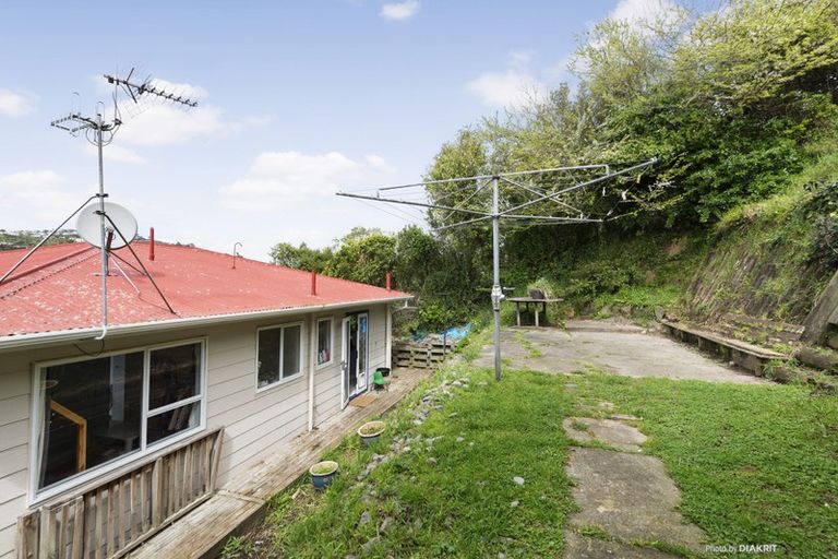Photo of property in 71 Bassett Road, Johnsonville, Wellington, 6037