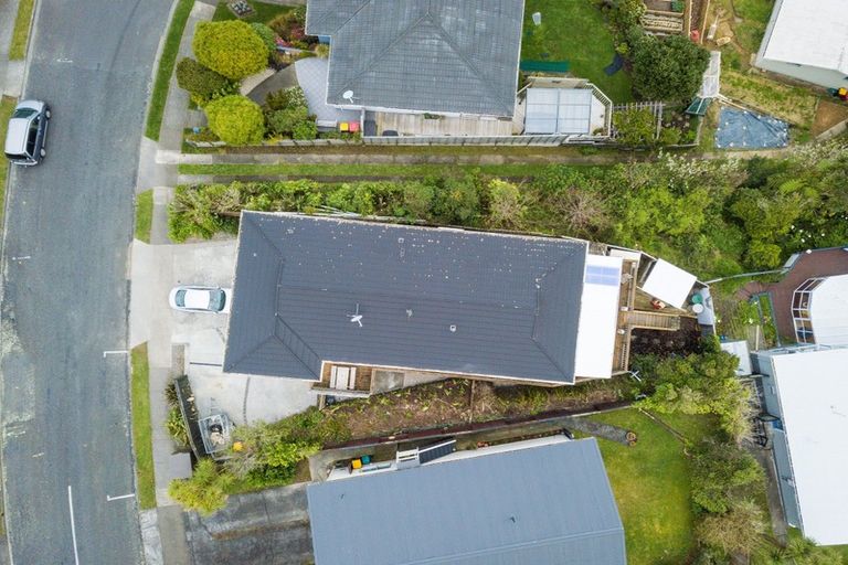 Photo of property in 116 Taylor Terrace, Tawa, Wellington, 5028